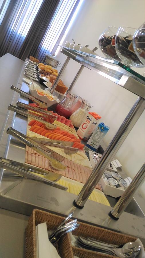 Hotel H2 Congonhas Congonhas  Eksteriør bilde A buffet at a hotel